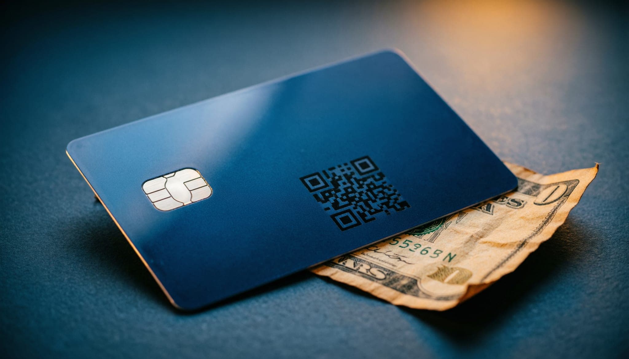 С 1 октября новые правила внесения наличных на карту и подвохи QR-оплаты